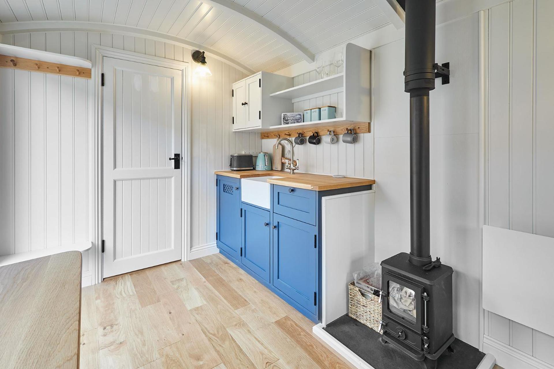 Host & - The Lobster Pot *